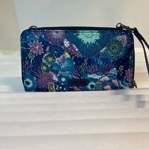 Sakroots Eco-Twill wristlet wallet EUC